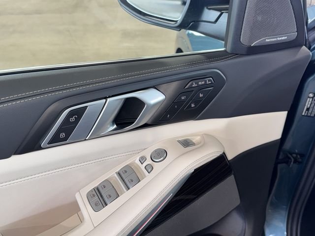 Used 2025 Blue BMW xDrive40i image 24