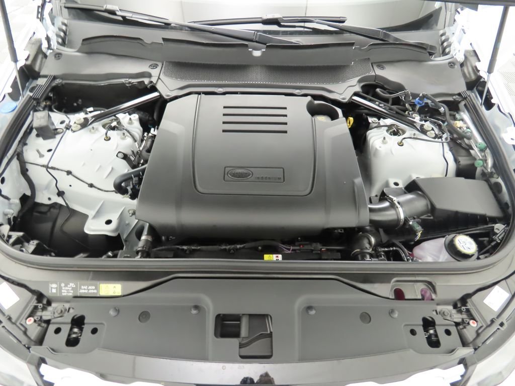 Used 2025 Fuji White Land Rover S image 31