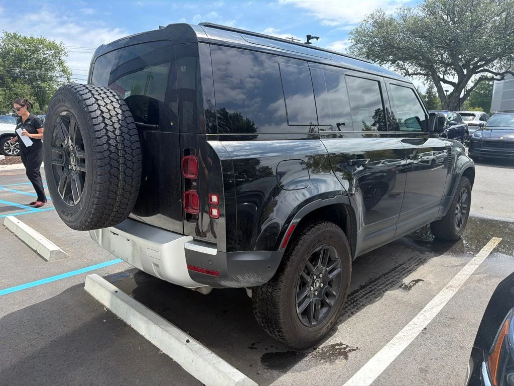 Used 2025 Black Land Rover S image 3