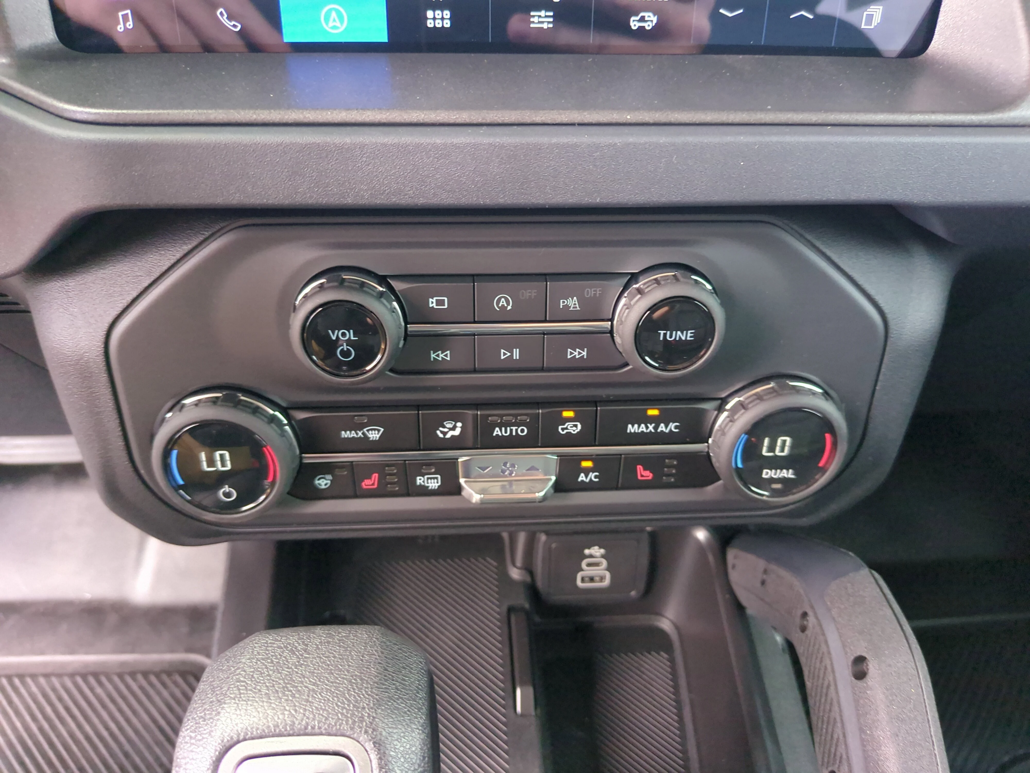 New 2026 Oxford White Ford Badlands® image 23