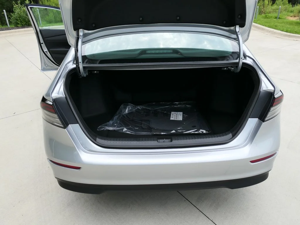 New 2026 Solar Silver Metallic Honda SE image 33