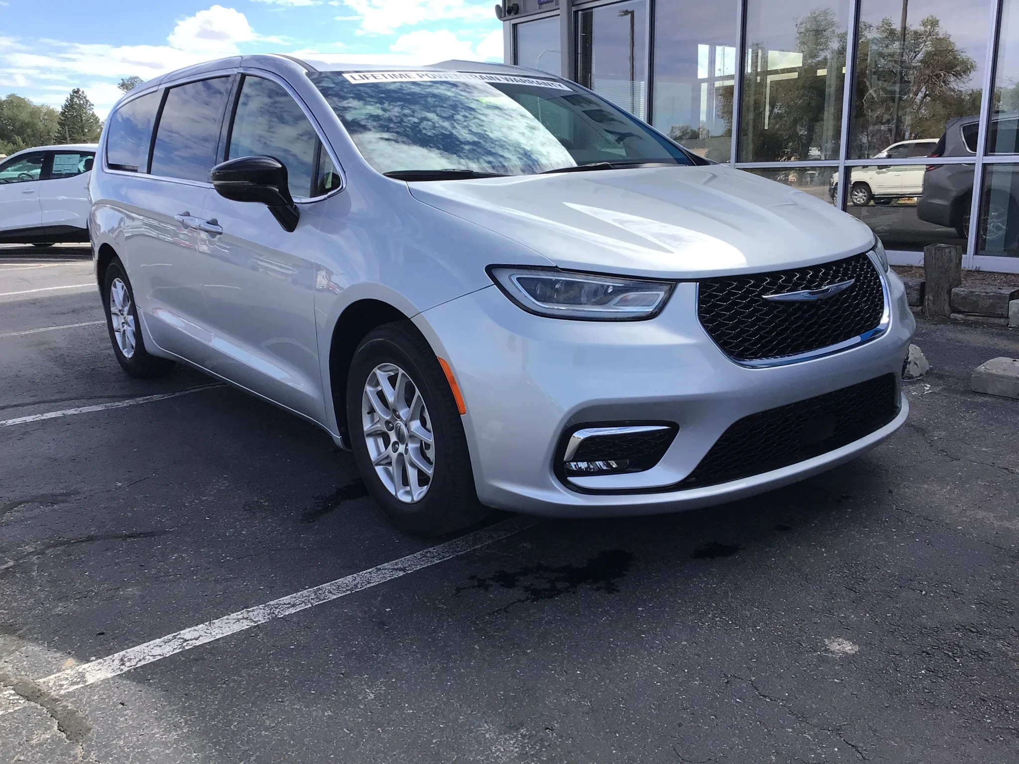 Used 2024 Silver Mist Clearcoat Chrysler Touring L image 2