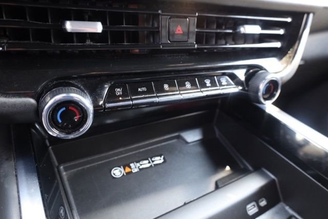 Used 2025 Black Chevrolet Z71 image 26