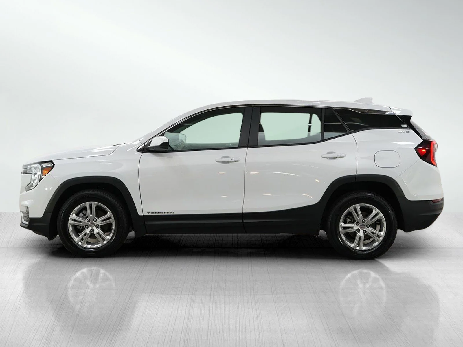 Used 2024 GMC Terrain SLE with VIN 3GKALMEG5RL317401 for sale in White Bear Lake, Minnesota