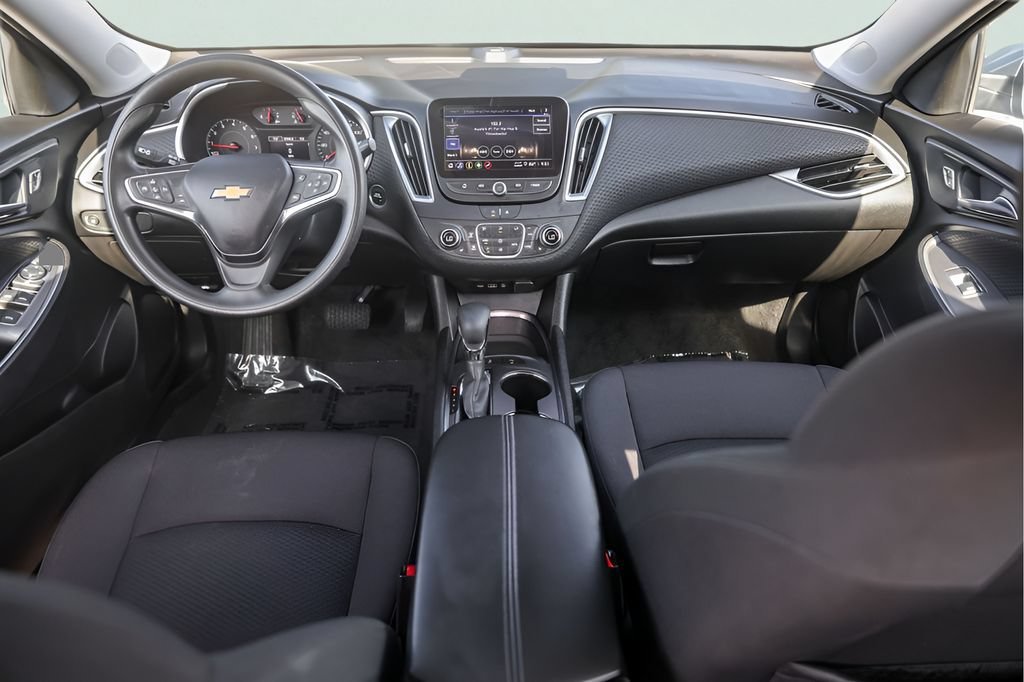 Used 2025 Sterling Gray Metallic Chevrolet 1LT image 27