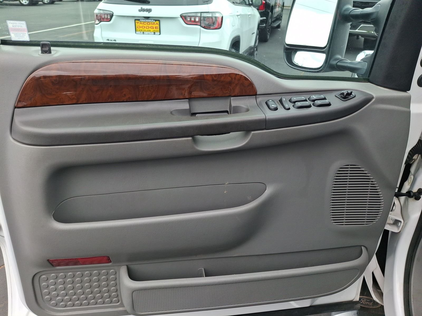 Used 2004 White Ford XL image 13