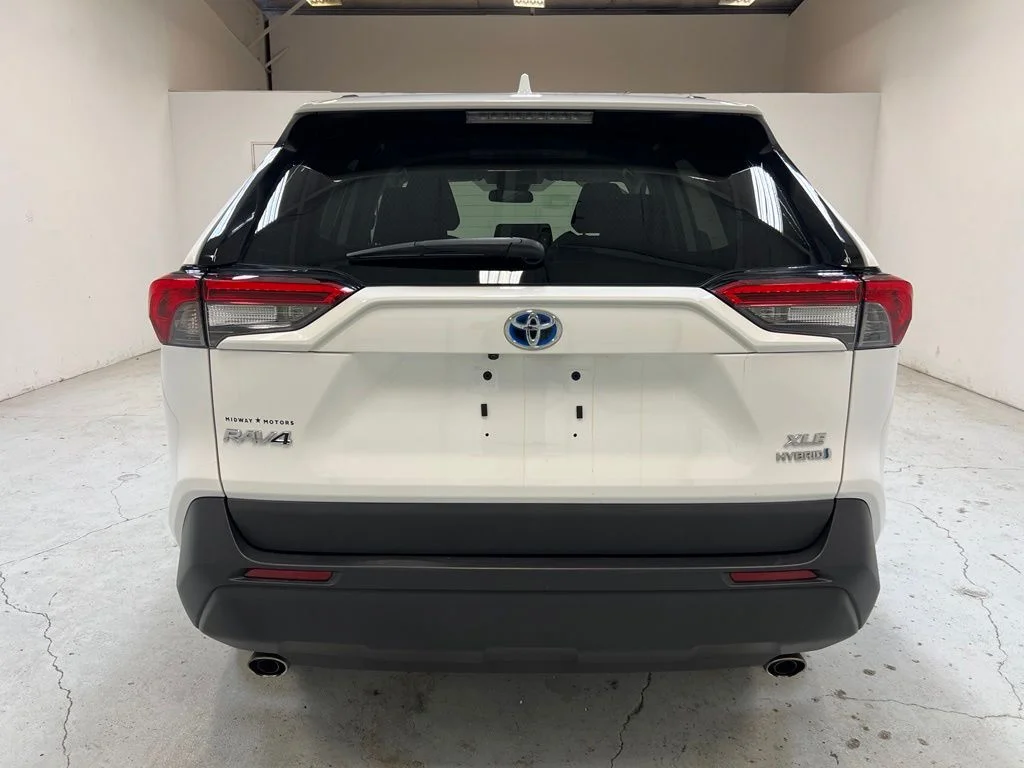 Used 2022 White Toyota XLE image 10