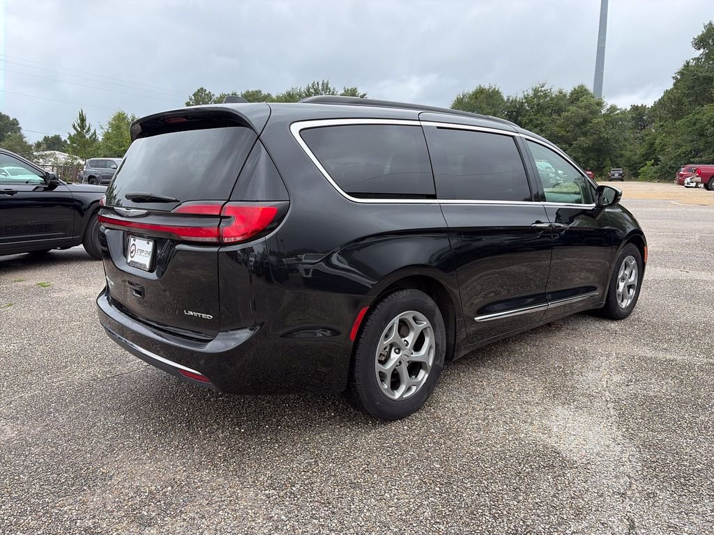 Used 2023 Black Chrysler Limited image 8