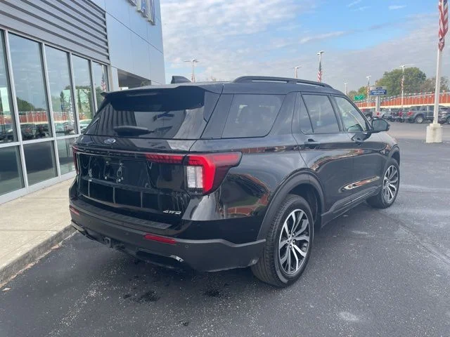 2025 Ford Explorer ST-LINE - Photo 8