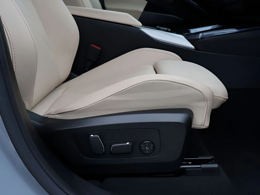 Used 2025 Brooklyn Gray Metallic BMW 30 xDrive image 12