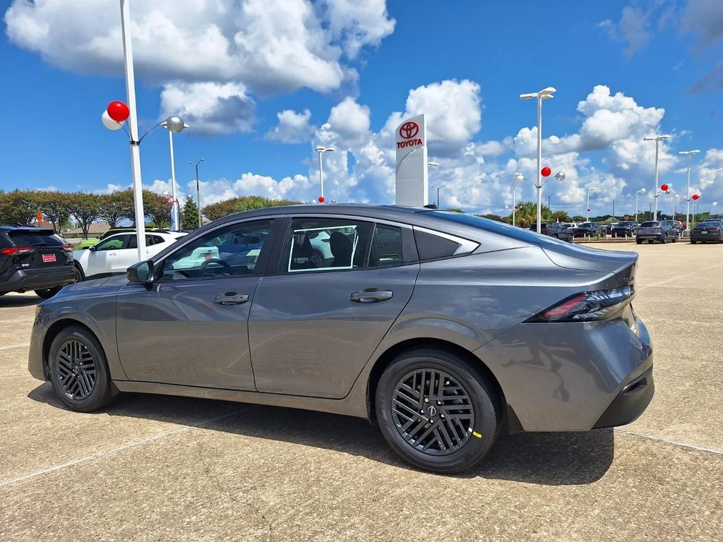 Used 2027 Gray Nissan SV image 7
