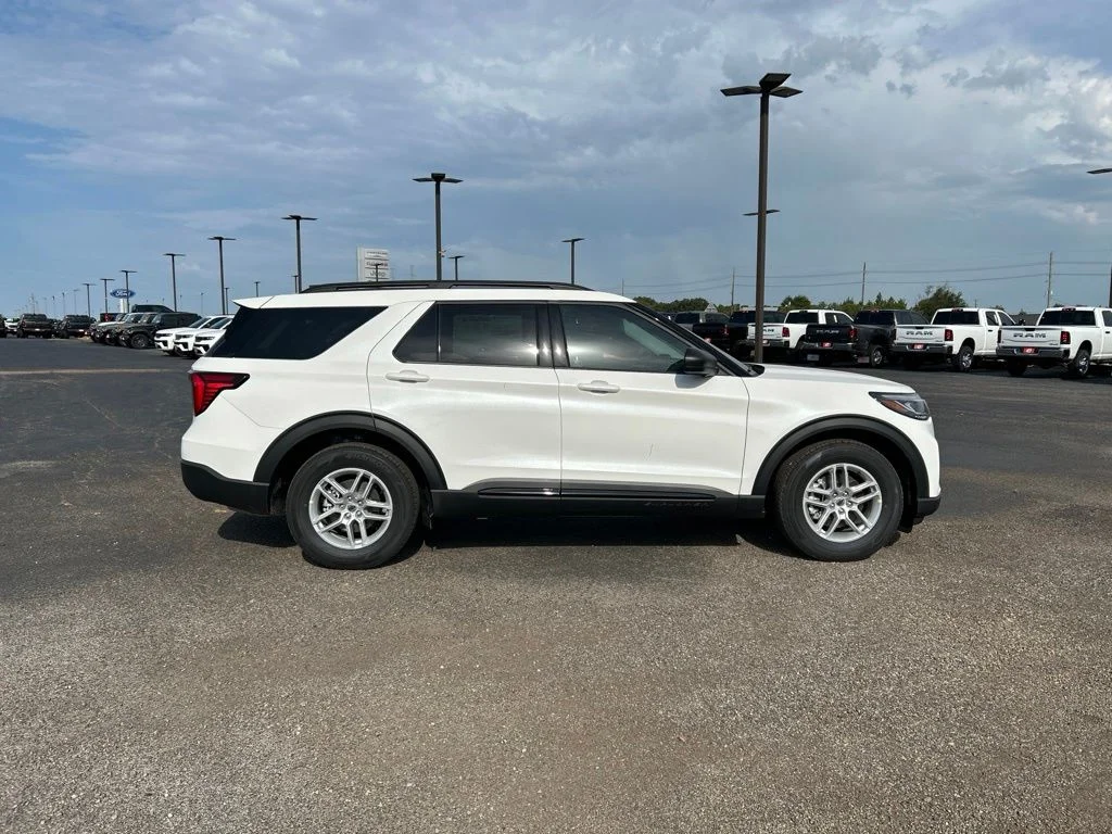 New 2026 Star White Metallic Tri-Coat Ford Active image 9