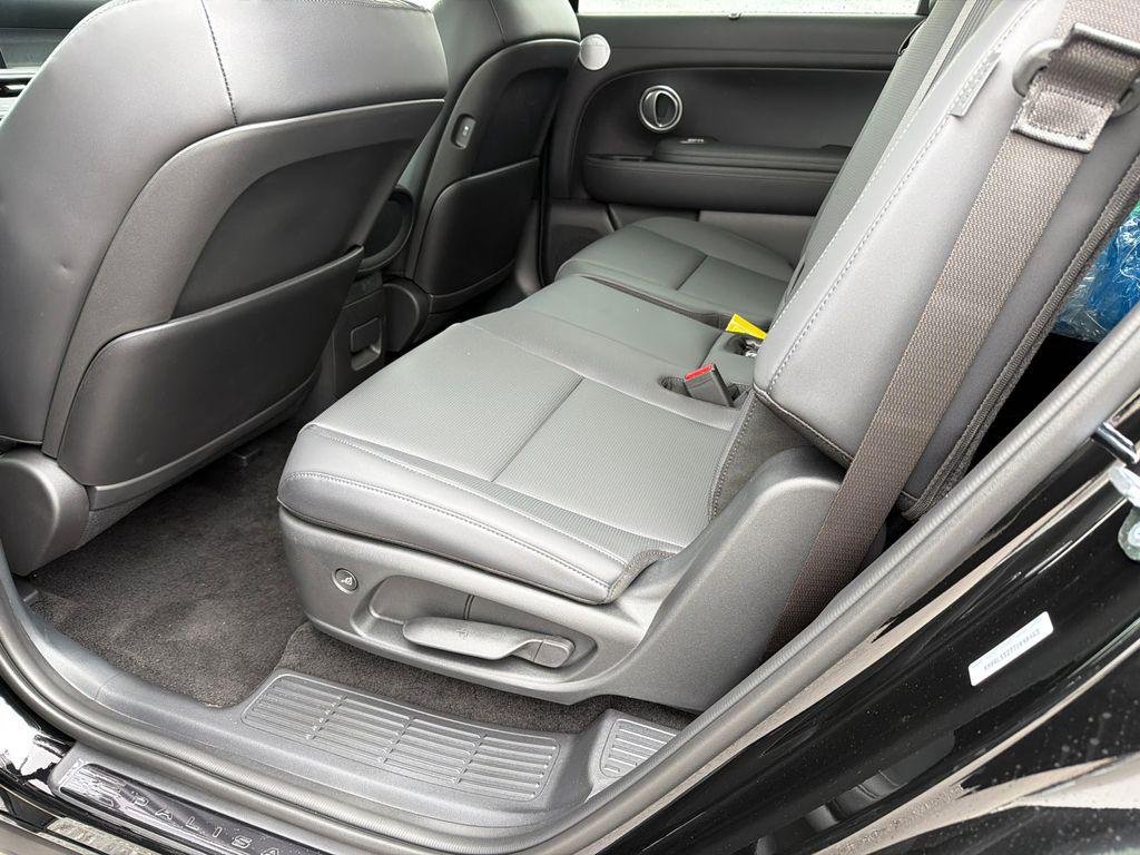New 2026 Black Hyundai SEL FWD image 21