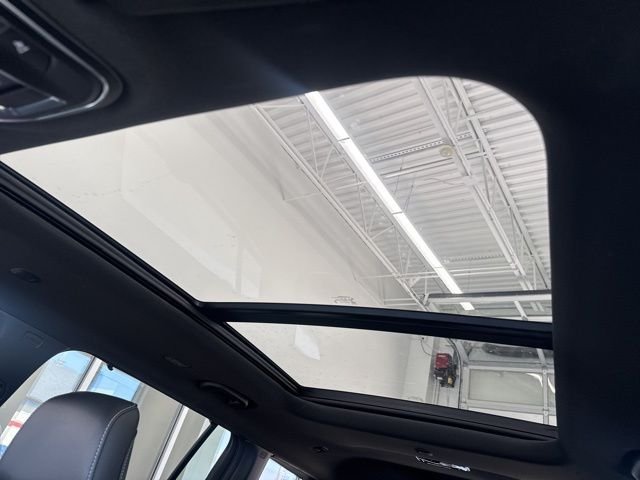 Used 2025 Metallic Jeep Limited image 39