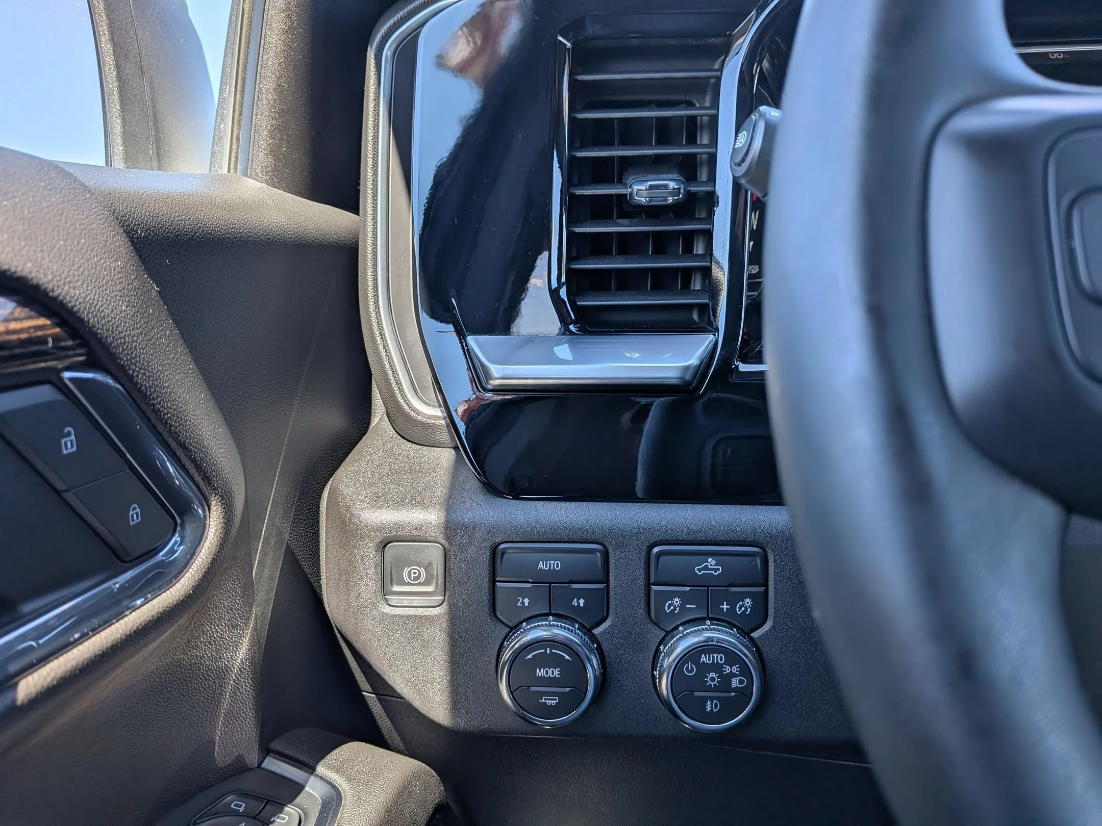 Used 2023 Summit White GMC Elevation image 17