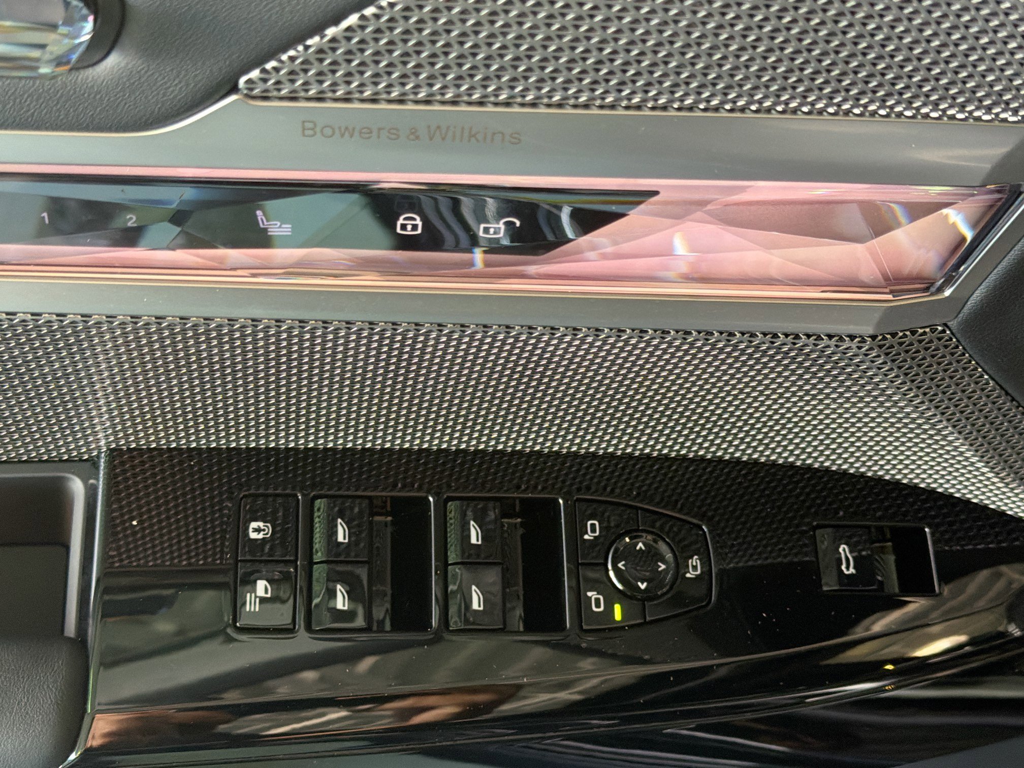 2026 BMW 7 Series 750e - Photo 21