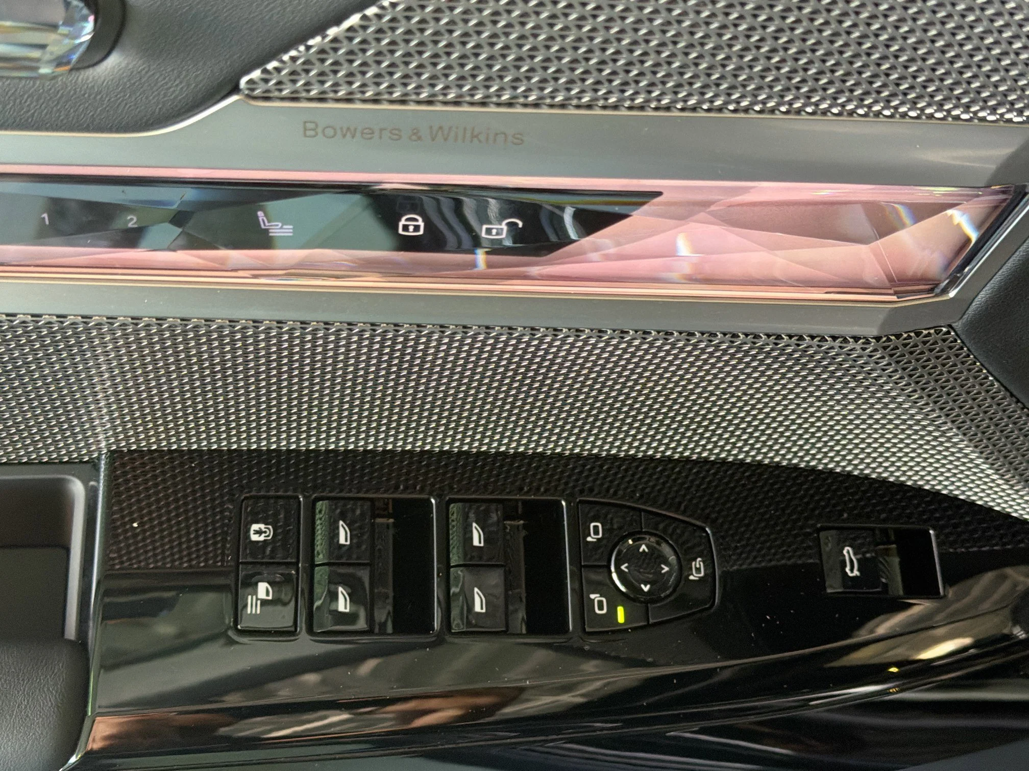 2026 BMW 7 Series 750e - Photo 21
