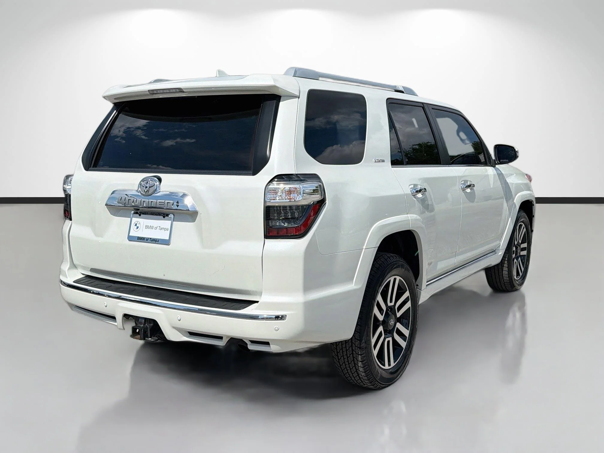 Used 2022 Blizzard Pearl Toyota Limited image 3