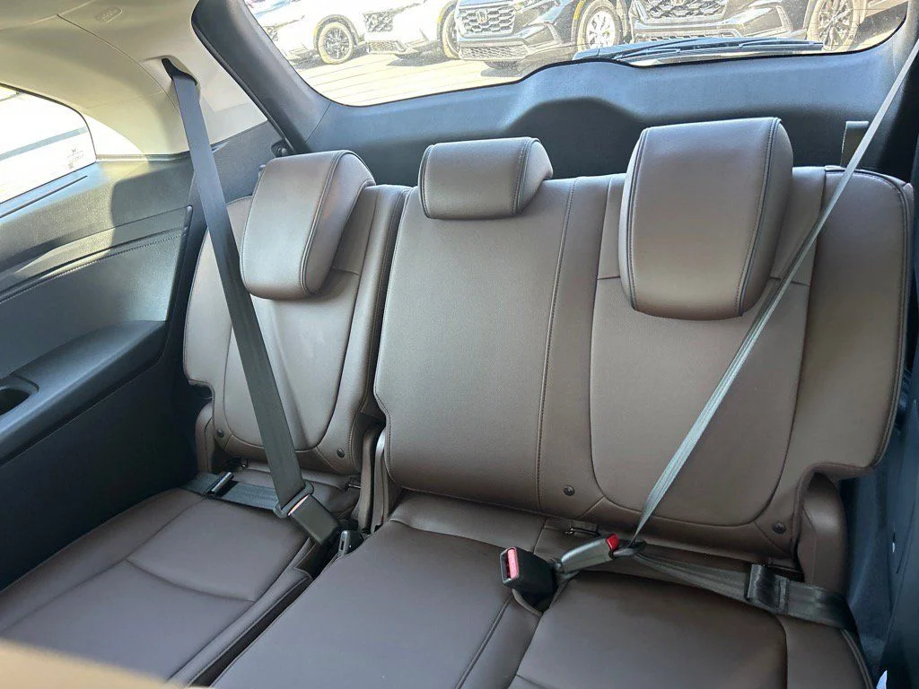 Used 2025 White Honda Touring image 8