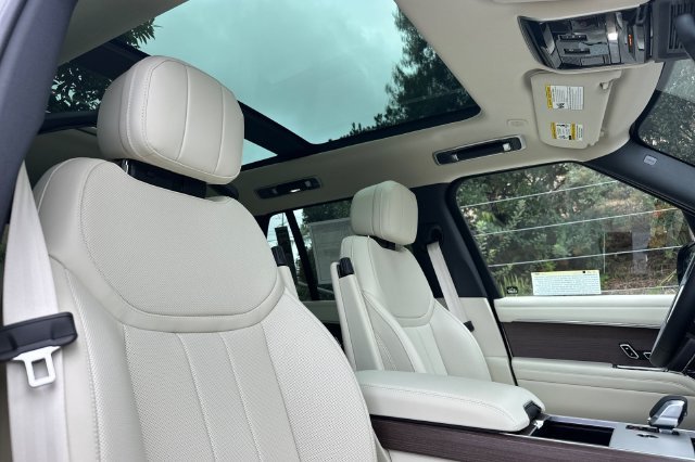New 2026 Carpathian Grey Land Rover SE image 15