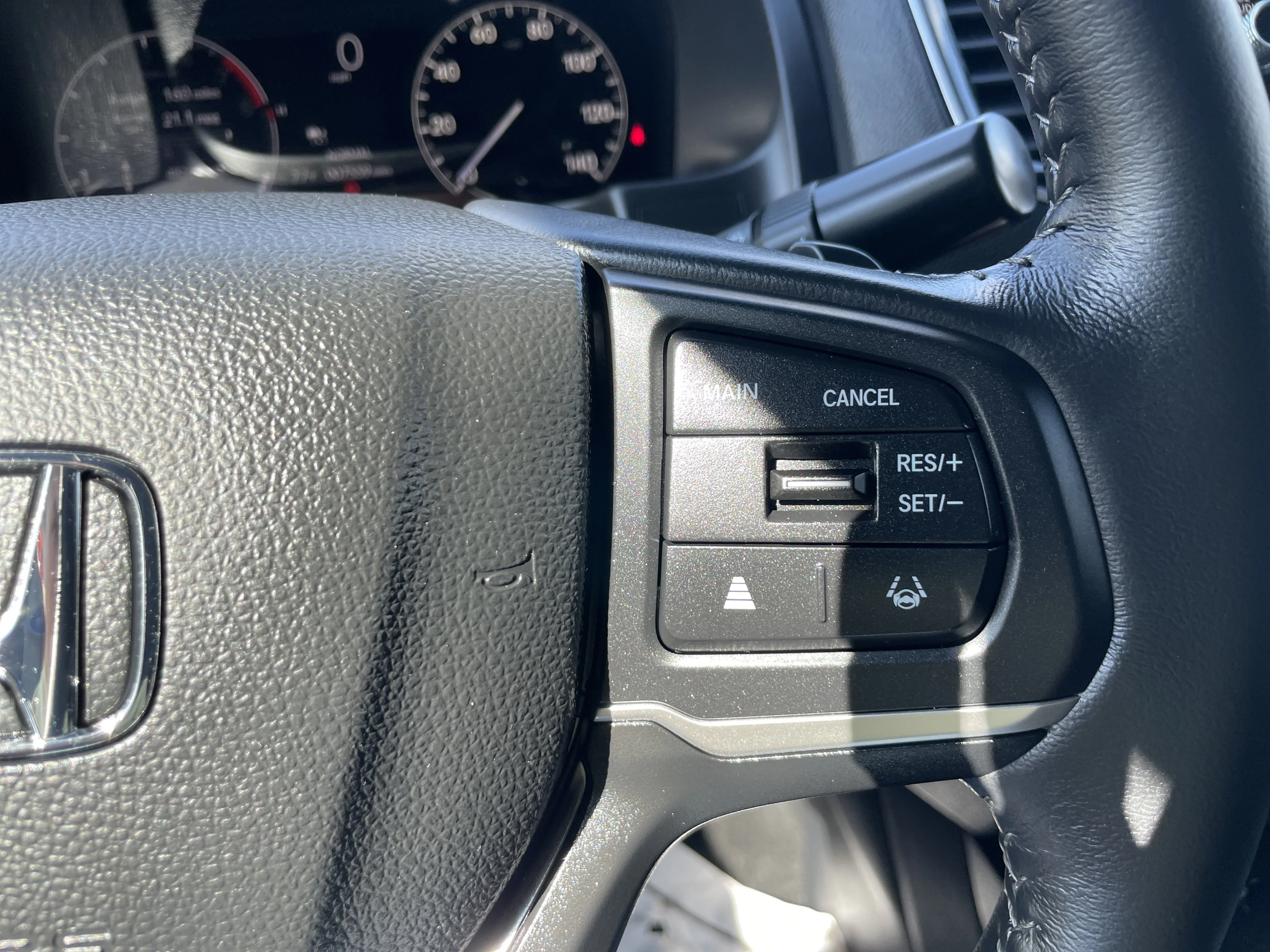 Certified Used 2025 Gray Pearl Honda RTL+ image 25