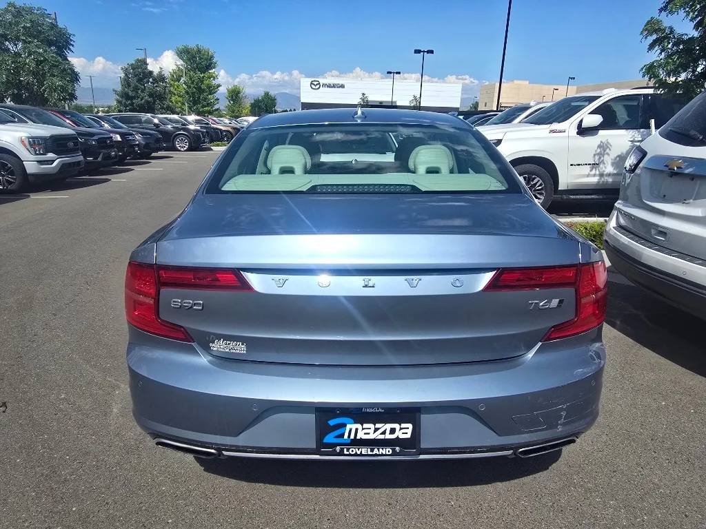 Used 2017 Mussel Blue Metallic Volvo Inscription image 4