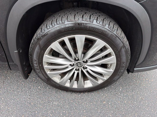 Used 2022 Midnight Black Metallic Toyota Platinum image 4
