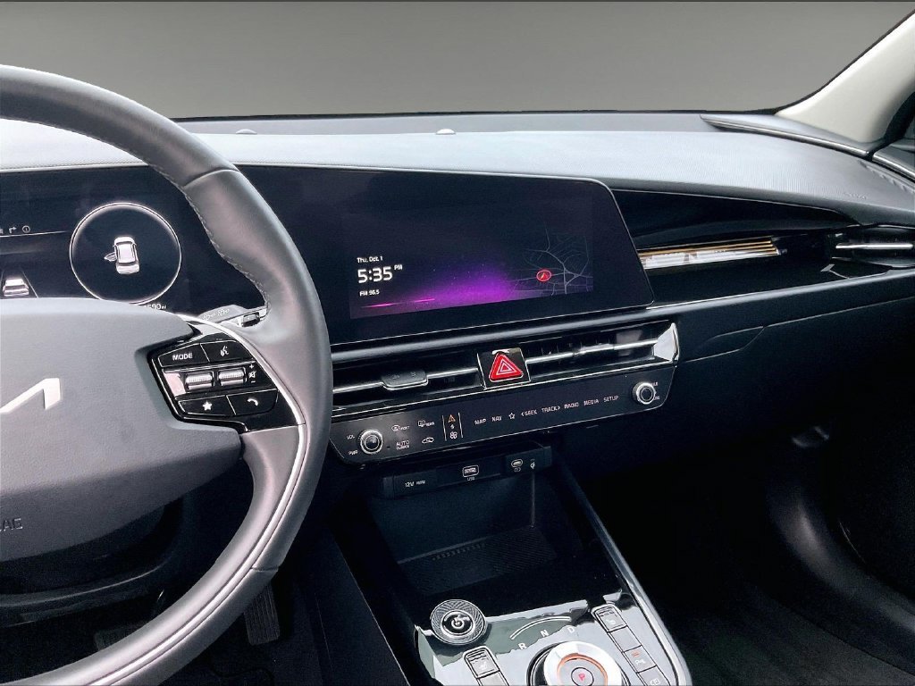 Used 2025 Black Kia Wind image 18