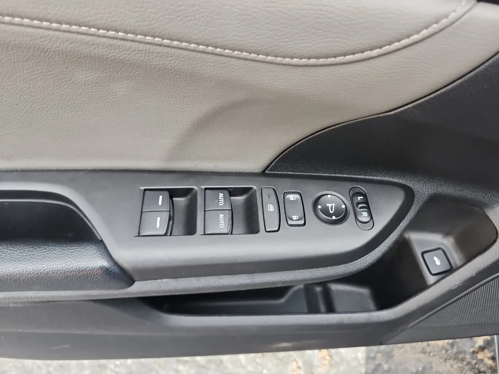 Used 2018 Modern Steel Metallic Honda EX-L image 16