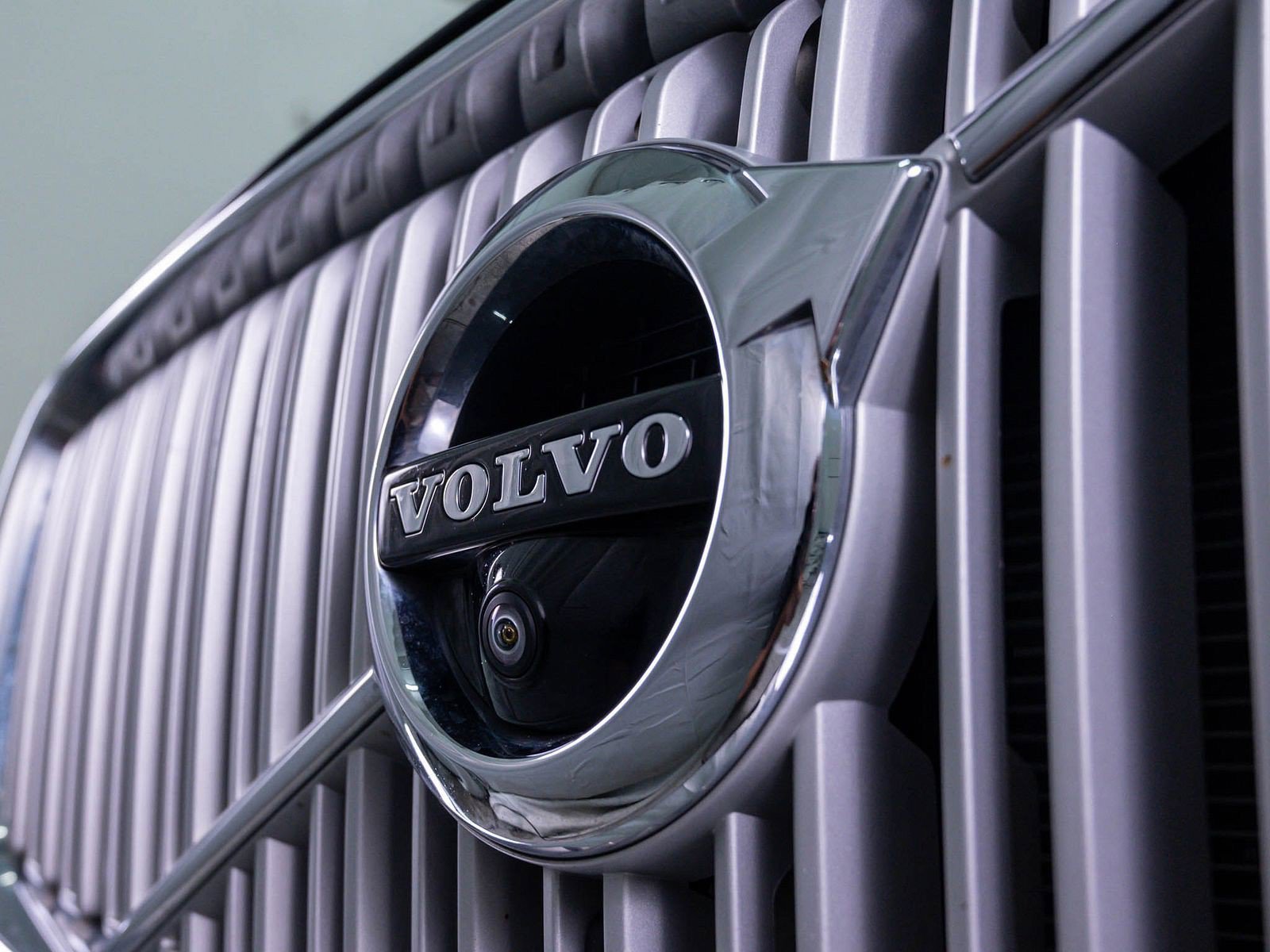 Used 2018 Onyx Black Metallic Volvo Inscription image 5