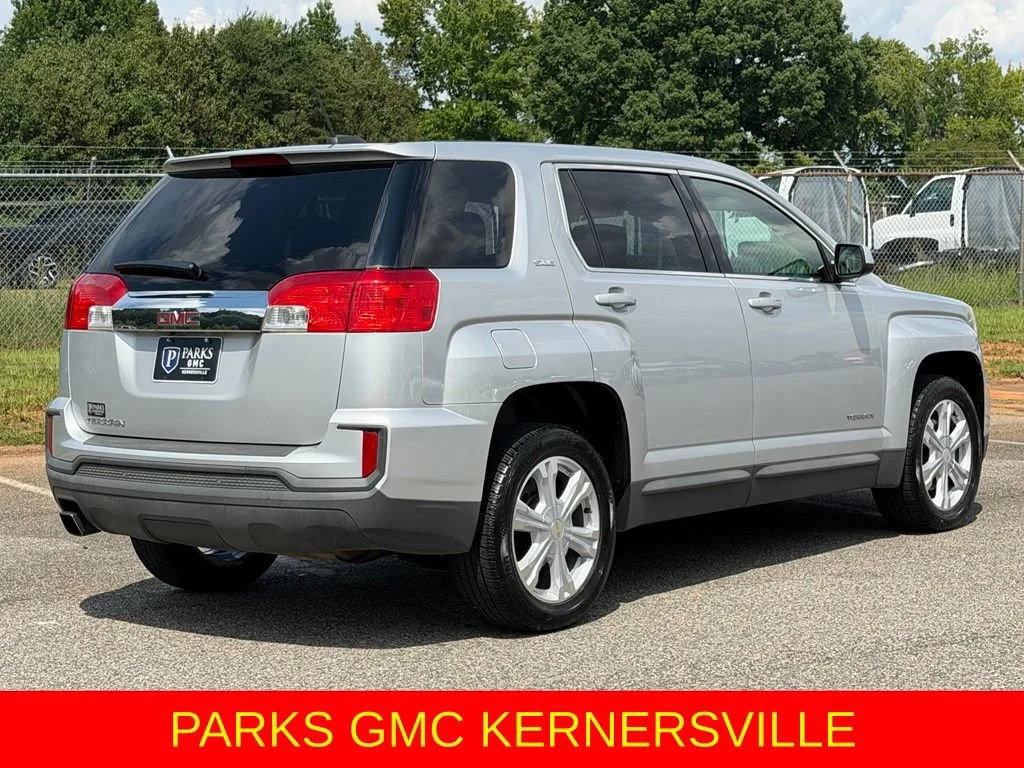 Used 2017 QUICKSILVER METALLIC GMC SLE image 2