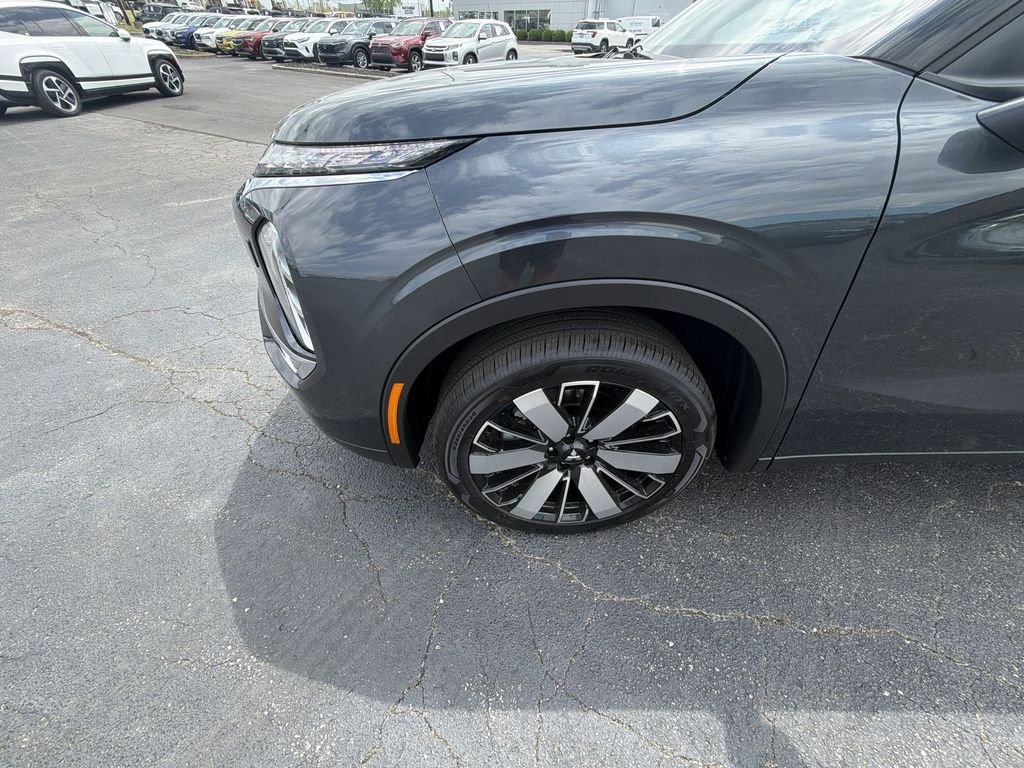 New 2026 Gray Mitsubishi SE image 10