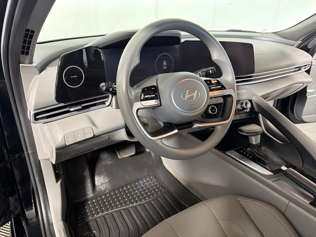 Used 2024 Abyss Black Hyundai SEL image 8