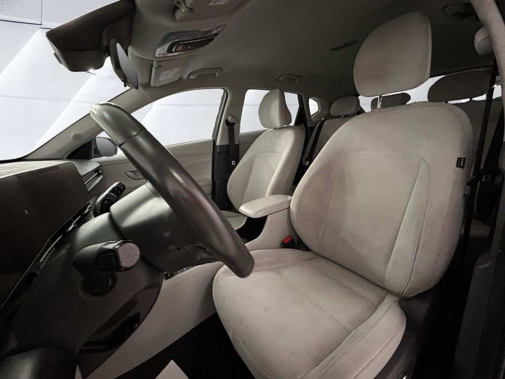 Used 2024 Black Hyundai SEL image 8