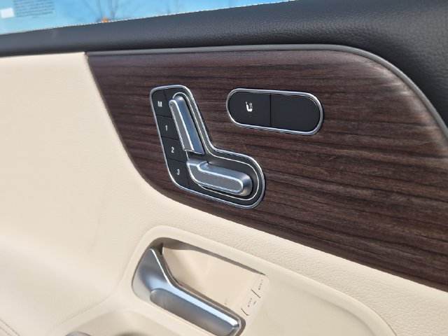 New 2026 Polar White Mercedes-Benz GLB250 image 23