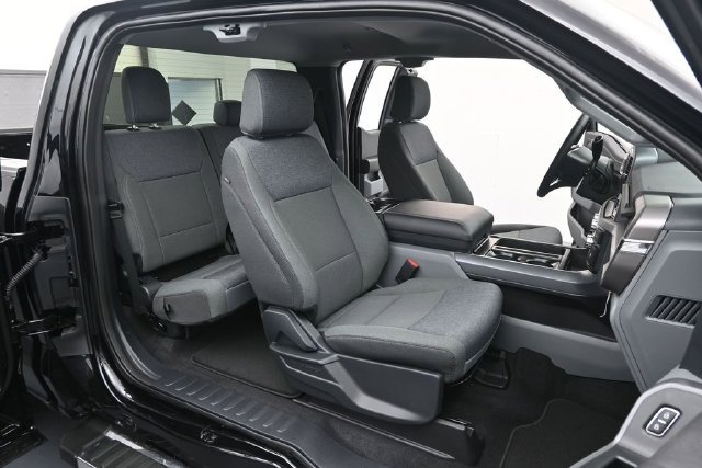 New 2026 Agate Black Metallic Ford XLT image 32