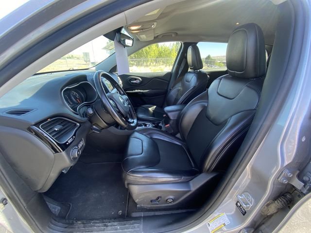 Used 2021 Silver Jeep Altitude 4x4 image 11