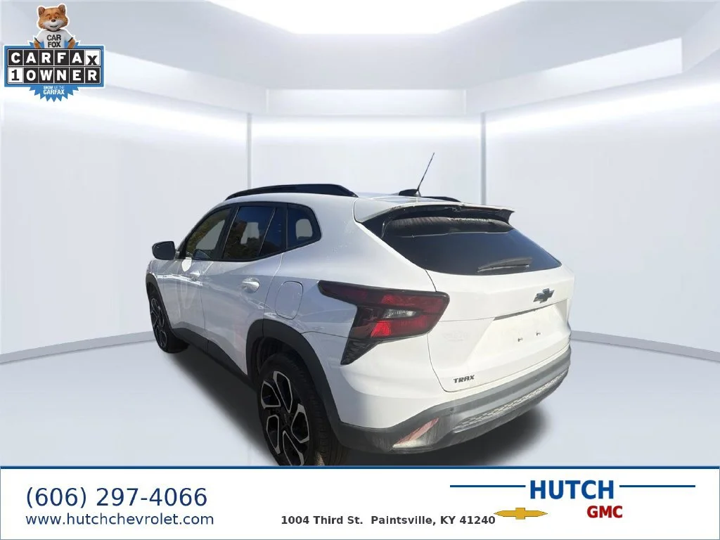 Used 2025 Summit White Chevrolet 2RS image 4
