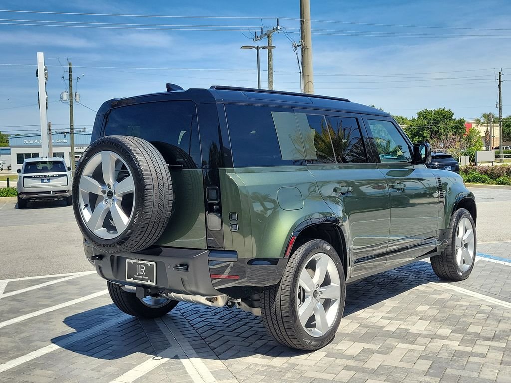 New 2026 Woolstone Green Land Rover X-Dynamic SE image 5