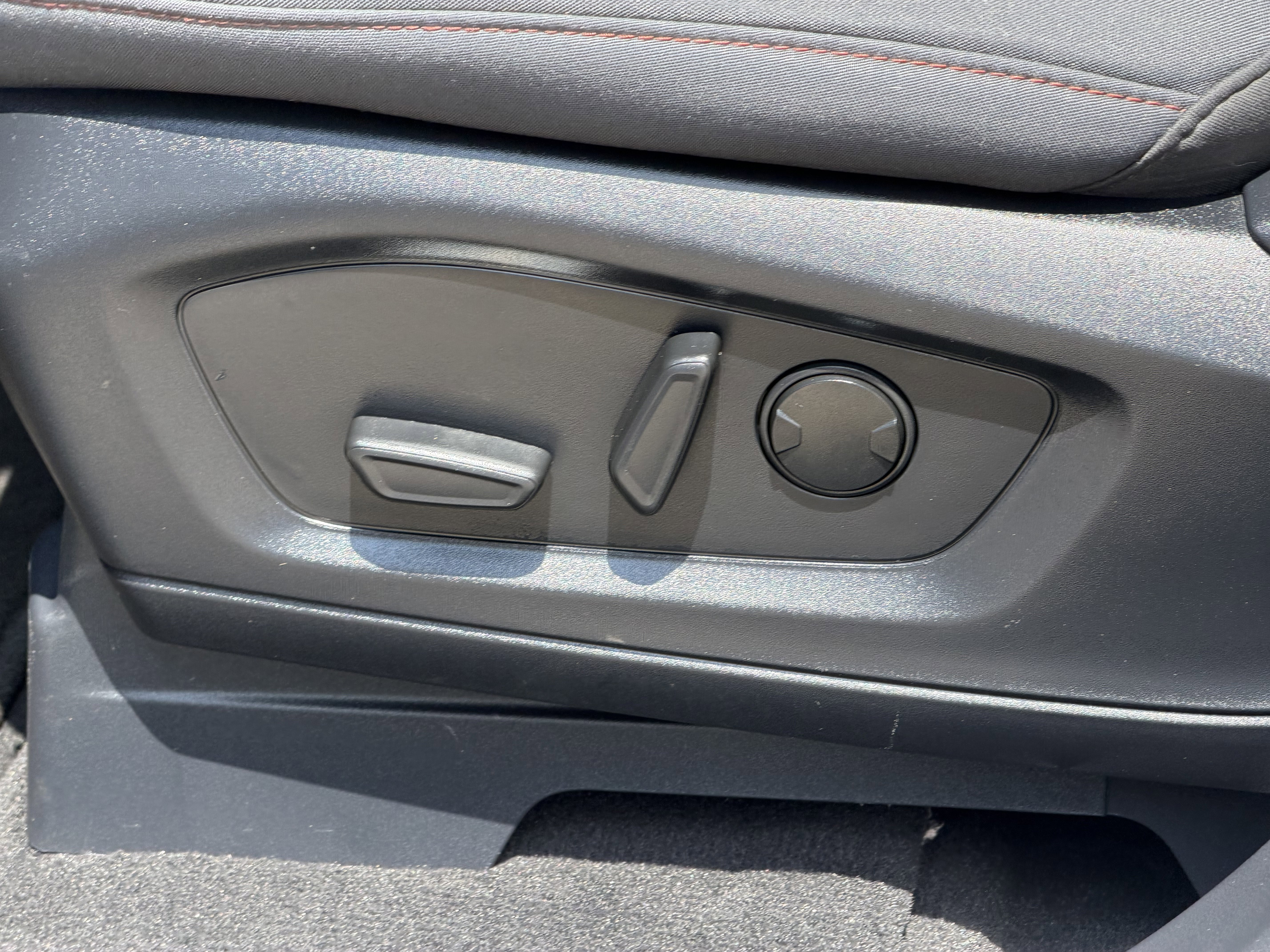 Used 2025 Space White Metallic Ford Active image 17