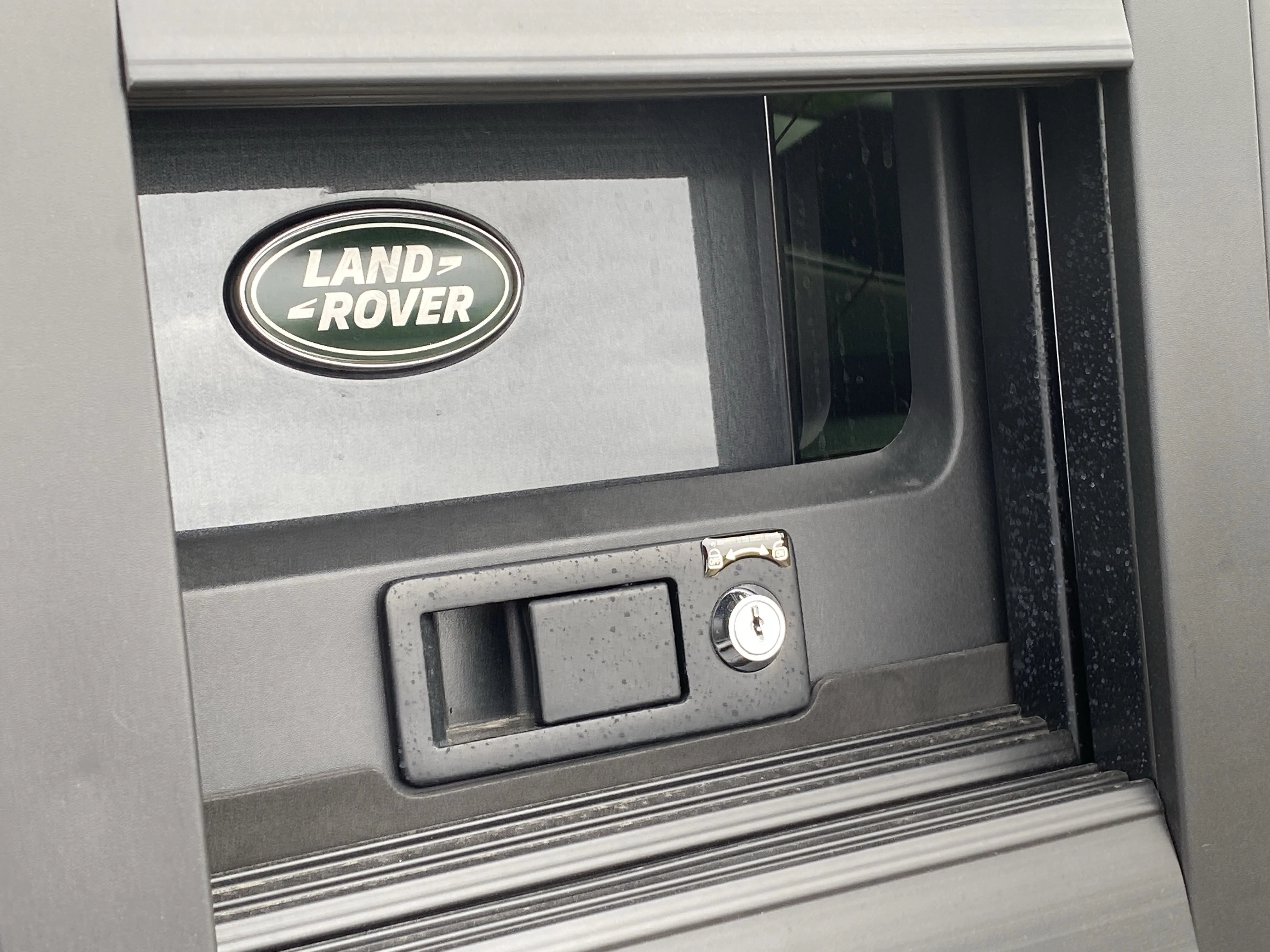Used 2023 Black Land Rover X-Dynamic SE image 13