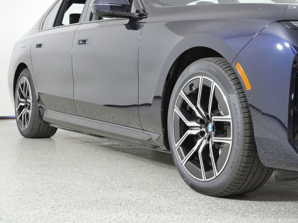 New 2026 Carbon Black Metallic BMW xDrive60 image 6
