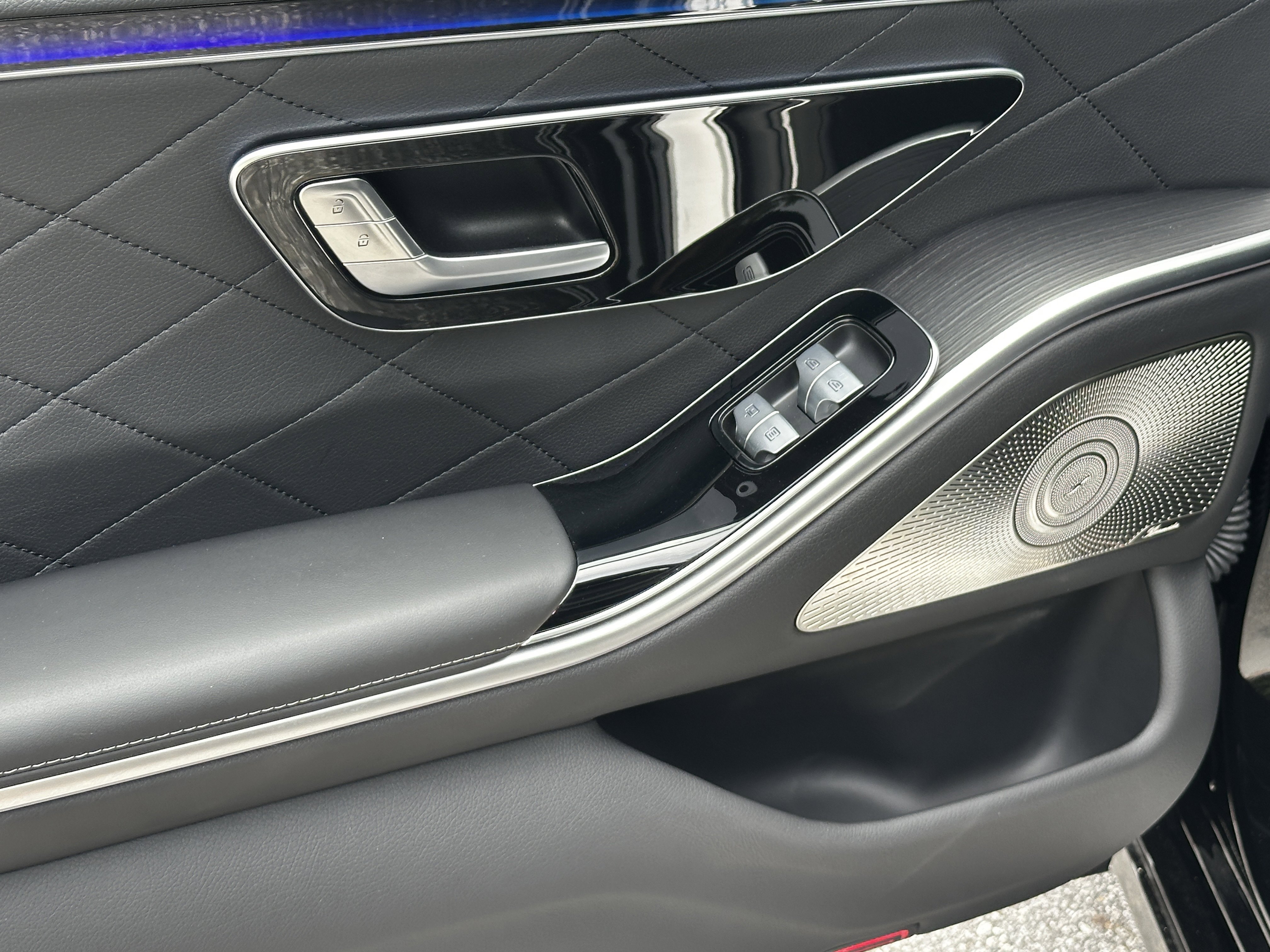 Certified Used 2025 Black Mercedes-Benz S 580 image 25