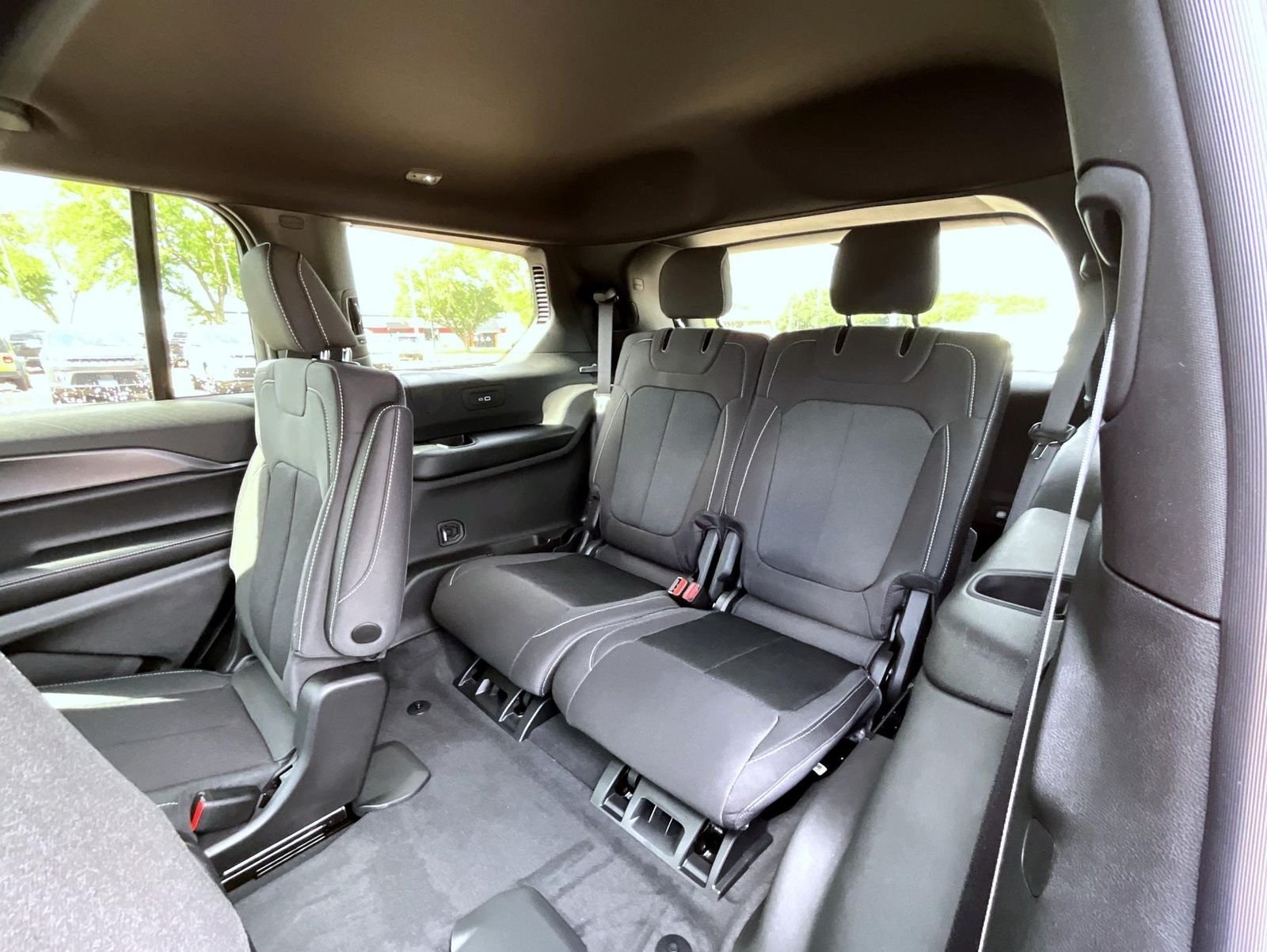 New 2026 Baltic Gray Metallic Clear-Coat Exterior Paint Jeep Laredo image 13