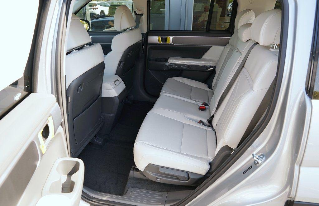 New 2026 Shimmering Silver Hyundai SEL image 24
