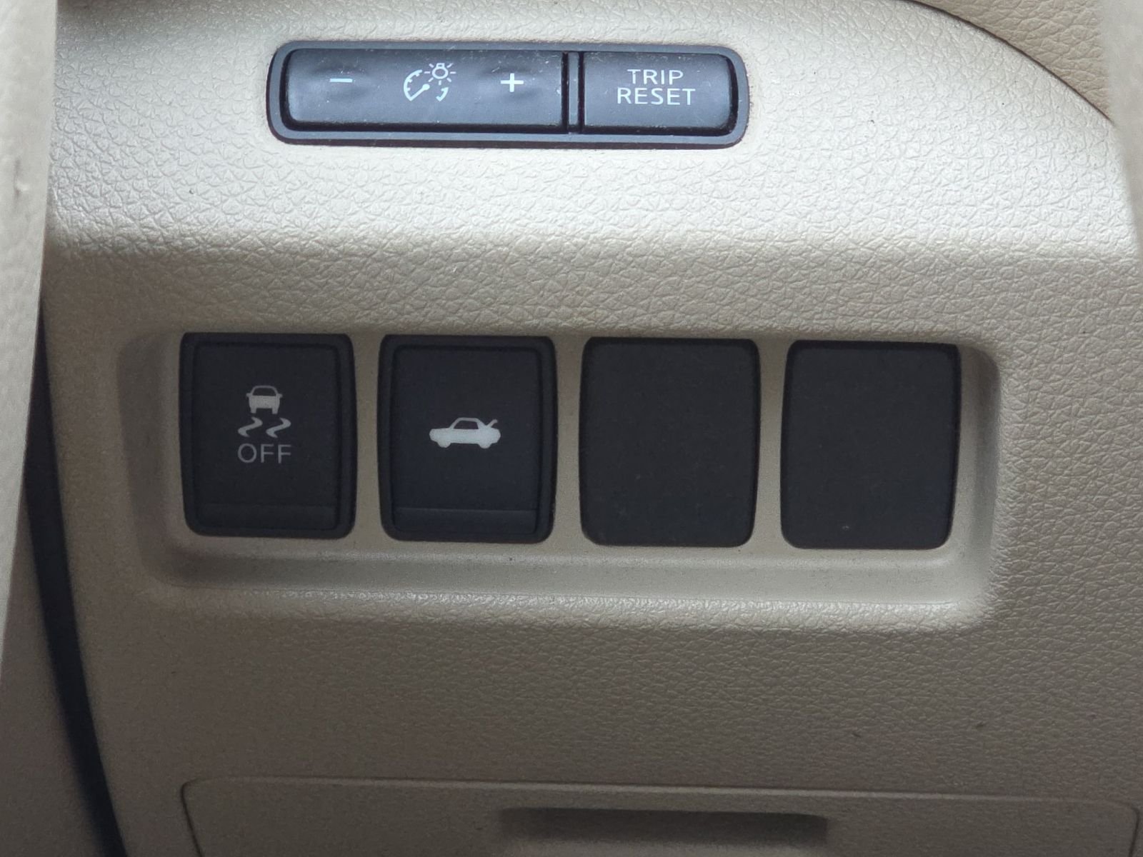 Used 2014 Brown Nissan 2.5 S image 25
