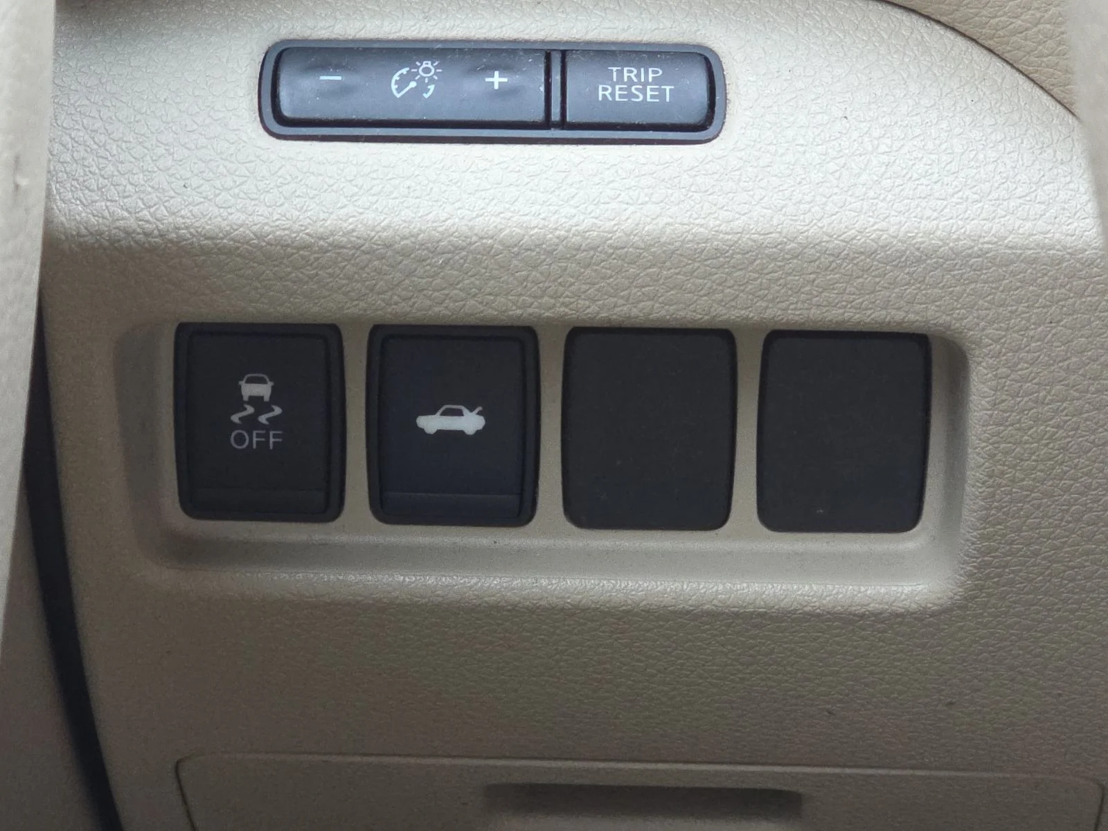 Used 2014 Brown Nissan 2.5 S image 25
