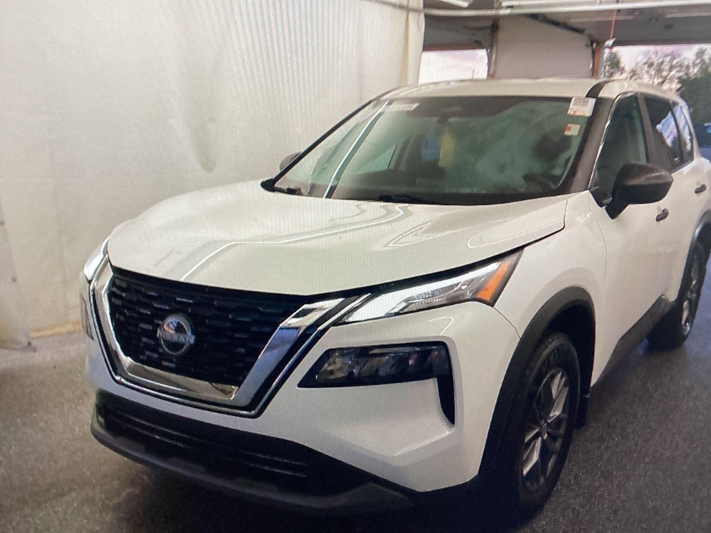 Used 2023 Glacier White Nissan S image 3