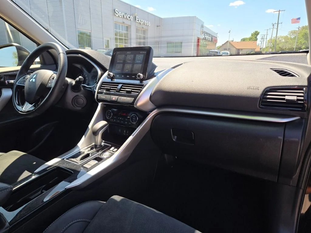 Used 2025 Black Mitsubishi SE image 7
