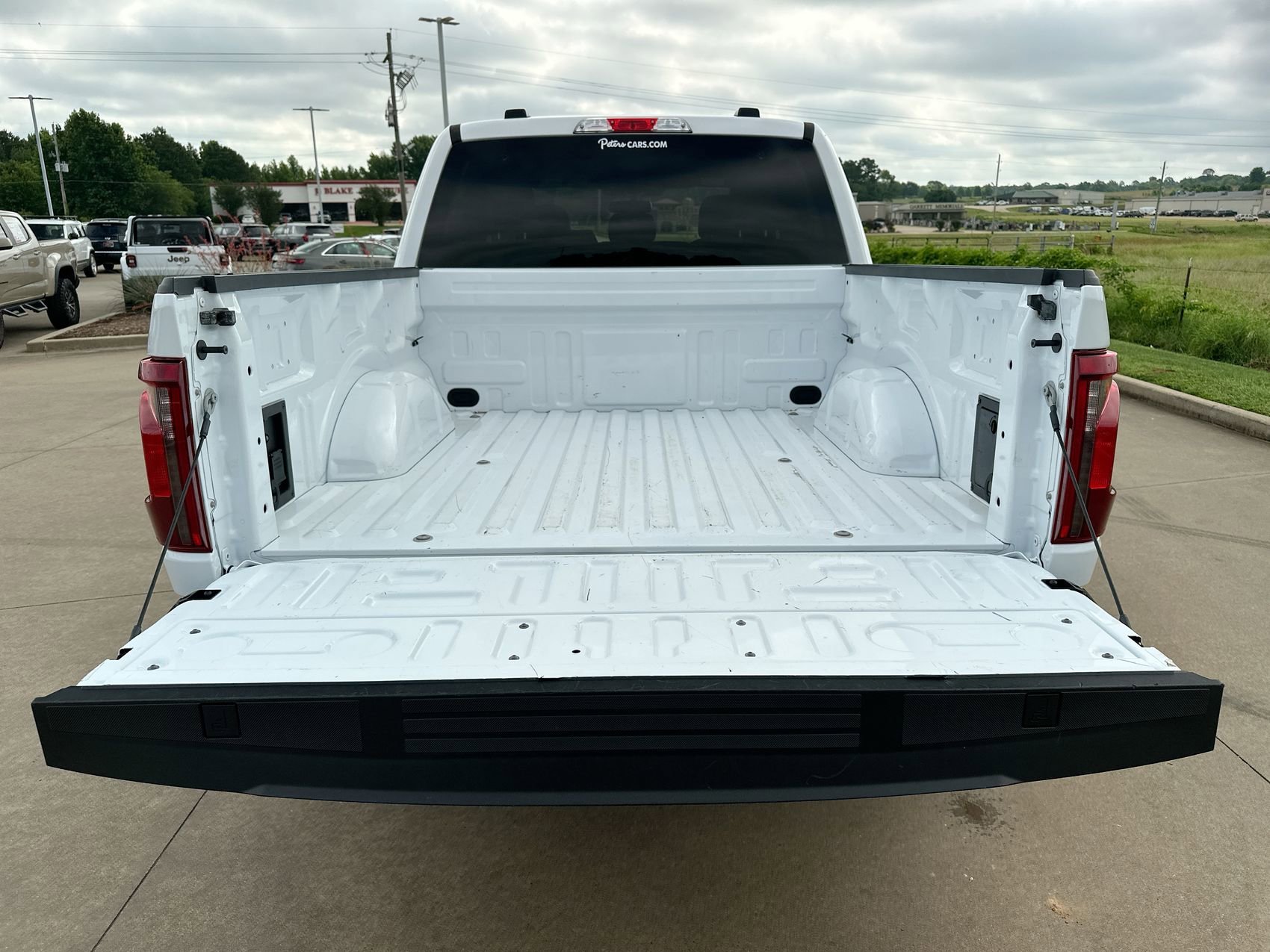 Used 2024 Oxford White Ford XLT image 21